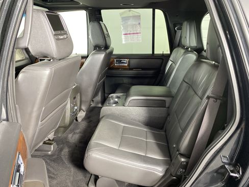 Used 2014 Lincoln Navigator 4WD image 32