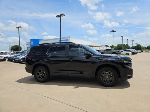 Certified 2025 Honda Pilot TrailSport image 4