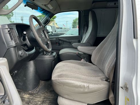 Used 2017 GMC Savana 3500 Extended image 11