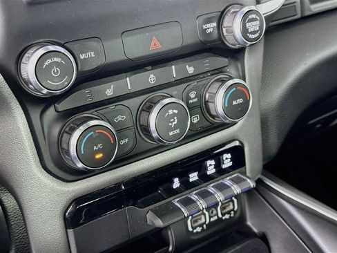 Used 2022 RAM 1500 Big Horn AWD/4WD image 16