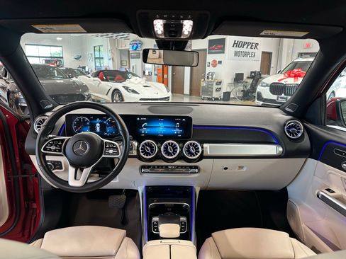 Used 2021 Mercedes-Benz GLB 250 w/ Premium Package image 16