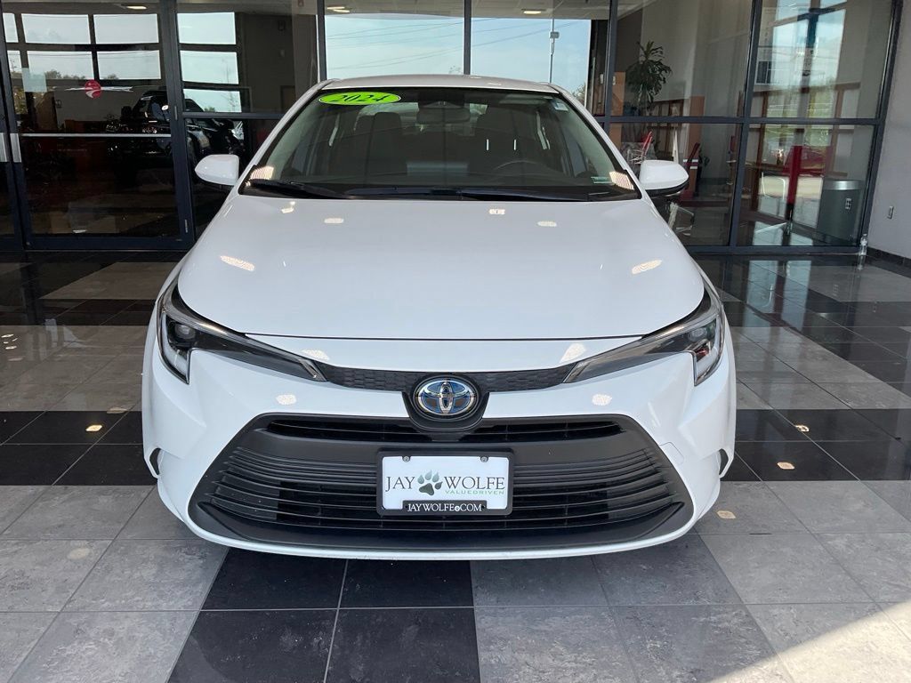 Certified 2024 Toyota Corolla LE w/ LE Convenience Package FWD image 2