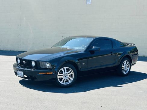 Used 2005 Ford Mustang GT Premium RWD image 4