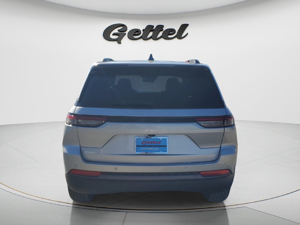 Used 2026 Jeep Grand Cherokee Altitude RWD image 6