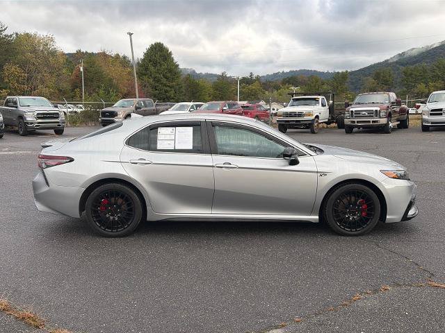 Used 2022 Toyota Camry SE w/ Convenience Package FWD image 2