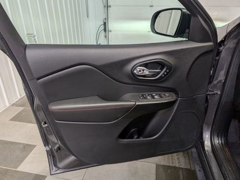 Used 2022 Jeep Cherokee Trailhawk w/ Sound & Nav Group AWD/4WD image 11