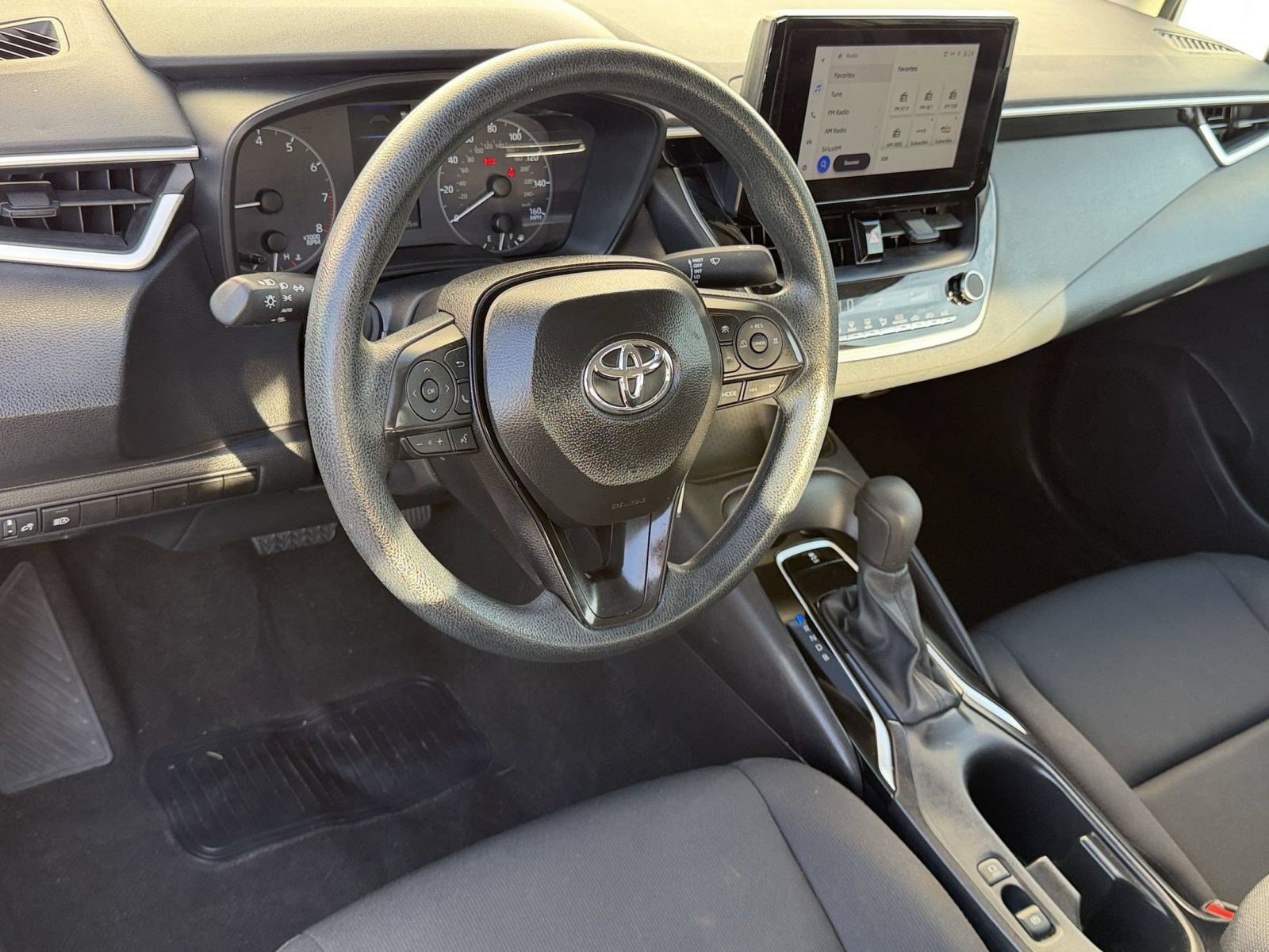 Used 2025 Toyota Corolla LE FWD image 4
