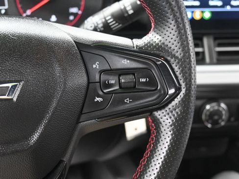 Used 2025 Chevrolet Trax RS w/ Sunroof Package FWD image 21
