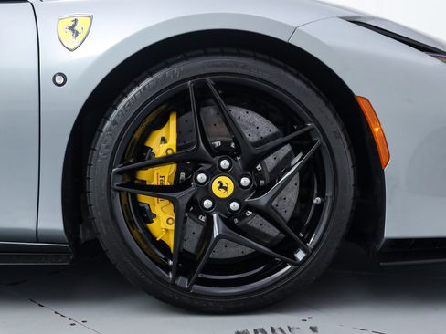 Used 2021 Ferrari F8 Tributo RWD image 36