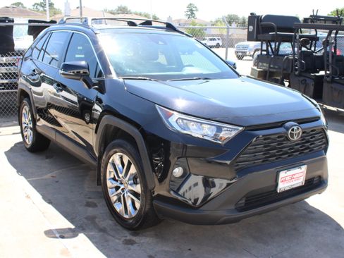 Used 2021 Toyota RAV4 XLE Premium FWD image 2