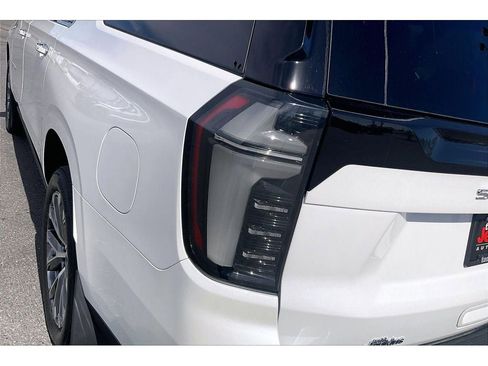 Used 2025 Chevrolet Suburban High Country image 32