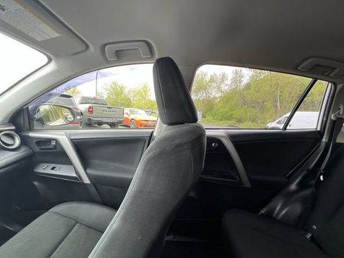 Used 2018 Toyota RAV4 LE FWD image 12