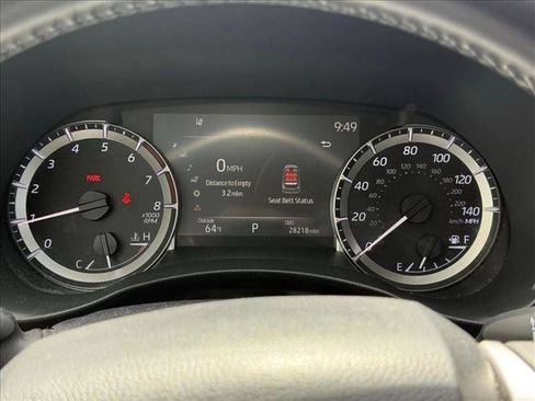 Used 2023 Toyota Highlander XLE AWD/4WD image 11