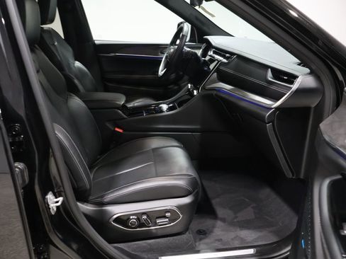 Used 2022 Jeep Grand Cherokee Overland w/ Luxury Tech Group IV image 23