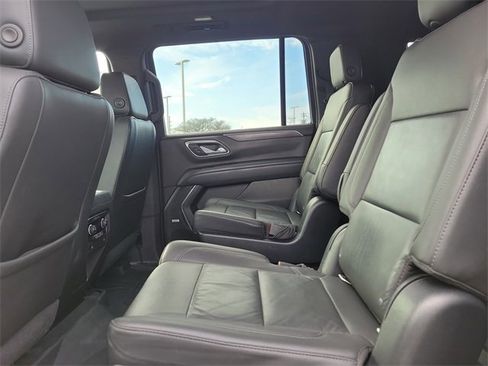 Used 2021 Chevrolet Suburban LT image 17