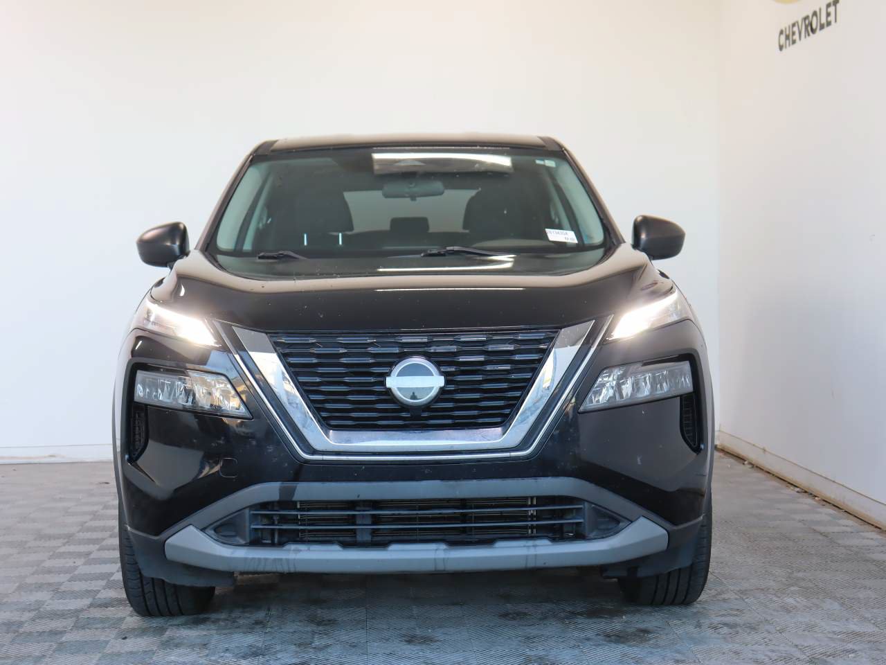 Used 2023 Nissan Rogue S AWD/4WD image 2