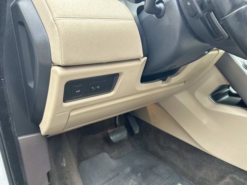 Used 2019 Land Rover Range Rover Evoque SE Premium image 22