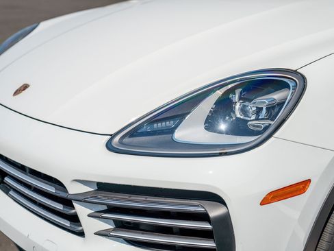 Certified 2022 Porsche Cayenne AWD/4WD image 29