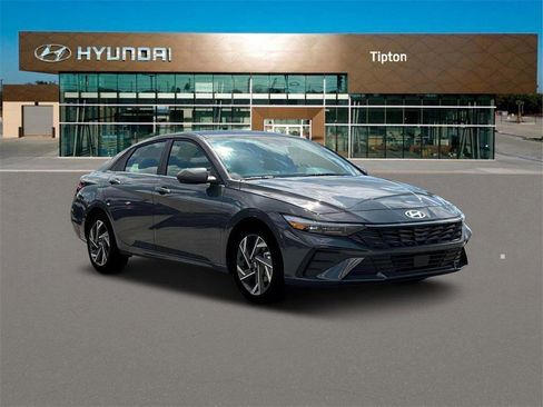 New 2025 Hyundai Elantra SEL image 11