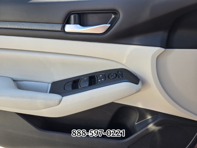 Used 2024 Nissan Altima 2.5 SV w/ SV Premium Package FWD image 31