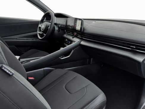 New 2025 Hyundai Elantra SEL image 16