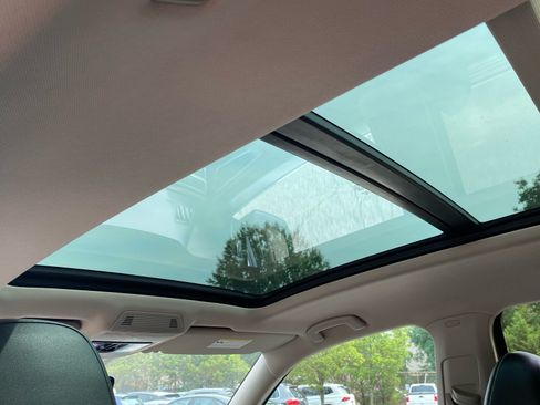 Certified 2024 Volkswagen Atlas SE w/ Panoramic Sunroof Package AWD/4WD image 17