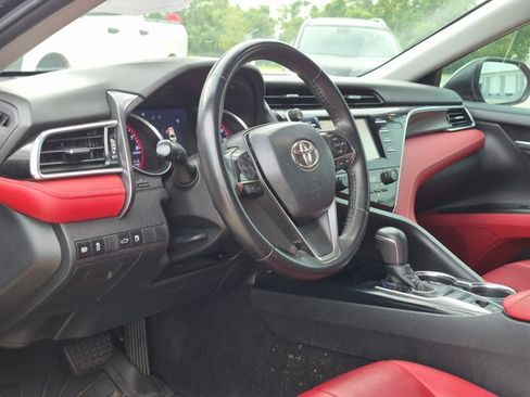 Used 2018 Toyota Camry XSE FWD image 2