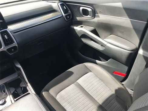 Used 2021 Kia Sorento LX image 17