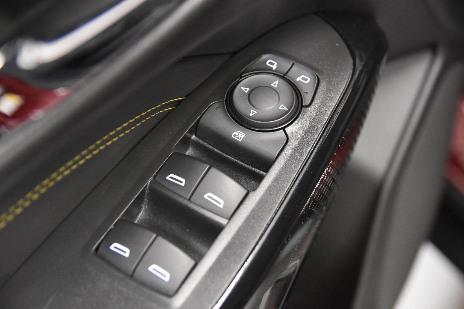 Used 2025 Chevrolet Trax LT FWD image 12