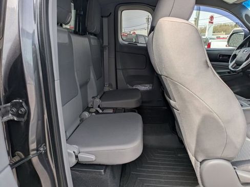 Used 2015 Toyota Tacoma 4x4 Access Cab V6 w/ TRD Off-Road Package image 21