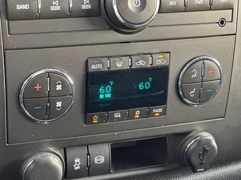 Used 2013 Chevrolet Silverado 2500 LT w/ Interior Plus Package image 27