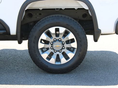 Used 2025 Chevrolet Silverado 2500 Custom w/ Custom Value Package AWD/4WD image 17