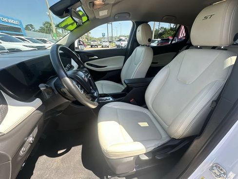 Used 2024 Buick Encore GX Sport Touring FWD image 19