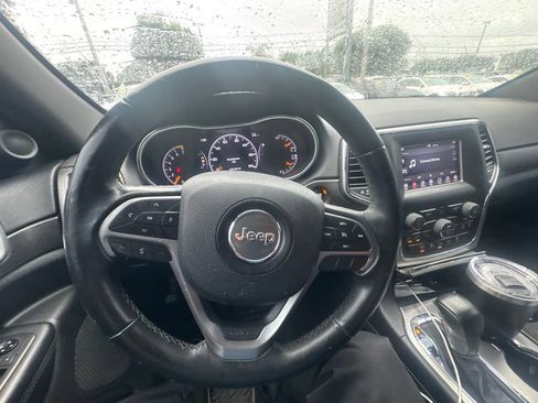 Used 2018 Jeep Grand Cherokee Laredo RWD image 11