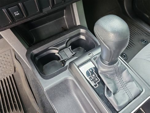 Used 2022 Toyota Tacoma SR image 27