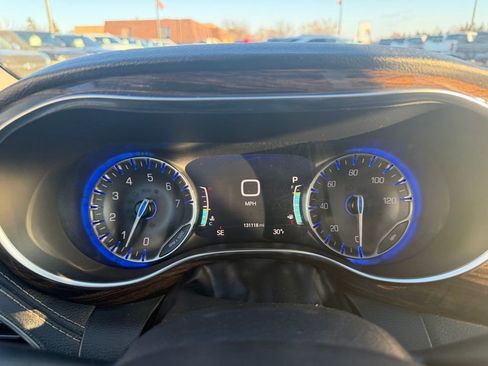 Used 2022 Chrysler Pacifica Limited AWD/4WD image 39