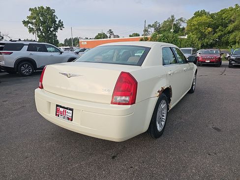 Used 2007 Chrysler 300 RWD image 4