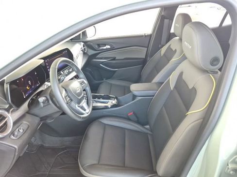 Used 2025 Chevrolet Trax ACTIV FWD image 18