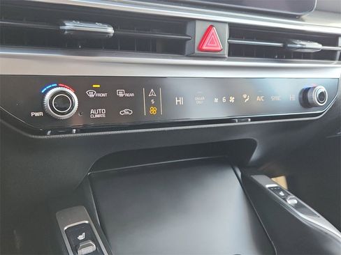 Used 2025 Kia Sorento EX image 17