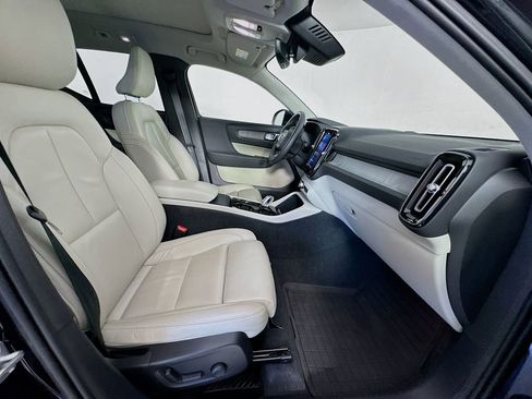 Used 2024 Volvo XC40 B5 Ultimate w/ Protection Package Premier image 26