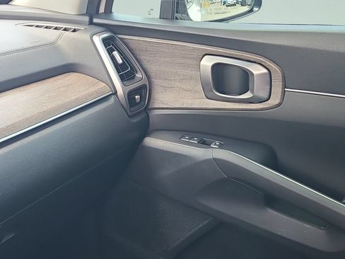 Used 2022 Kia Sorento EX w/ Panoramic Sunroof Package FWD image 13