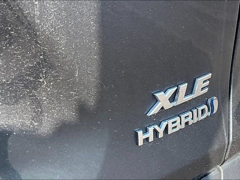 Used 2022 Toyota RAV4 XLE Premium AWD/4WD image 20