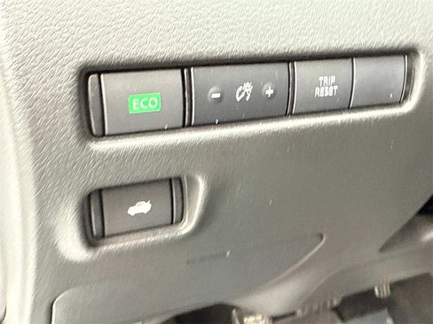 Certified 2024 Nissan Sentra SR image 18
