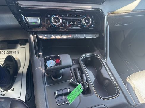 Used 2025 GMC Sierra 1500 AT4 w/ Technology Package AWD/4WD image 26