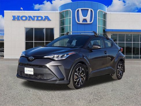 Used 2021 Toyota C-HR XLE image 7