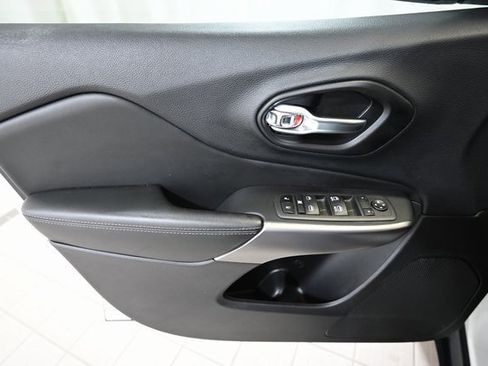 Used 2022 Jeep Cherokee Latitude Lux image 21