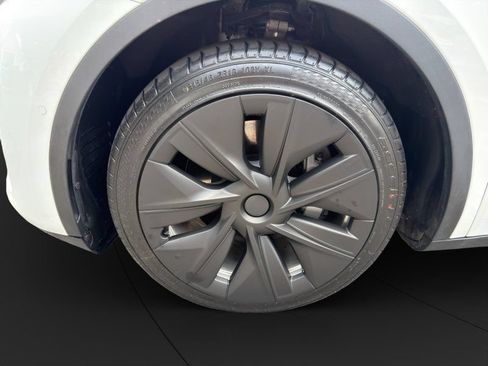 Used 2022 Tesla Model Y Long Range AWD/4WD image 21
