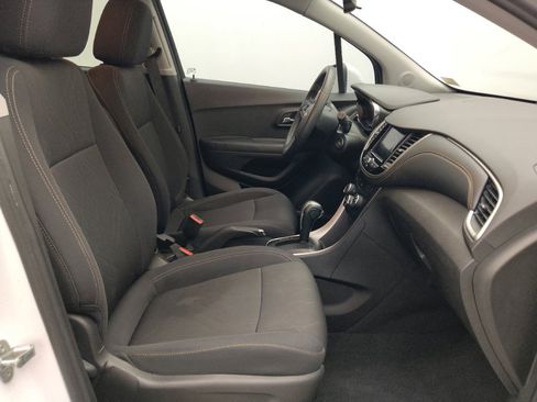 Used 2020 Chevrolet Trax LT FWD image 21