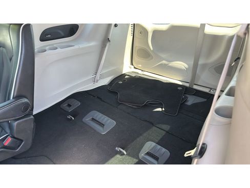 Used 2023 Chrysler Pacifica Limited FWD image 20