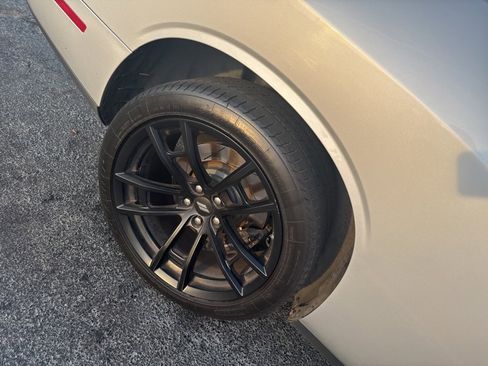 Used 2022 Dodge Challenger R/T w/ Plus Package image 11